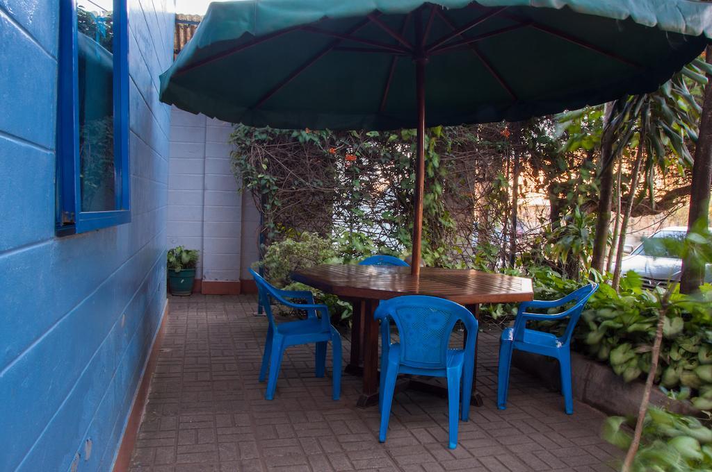 Blue Hut Hotel Найроби Экстерьер фото